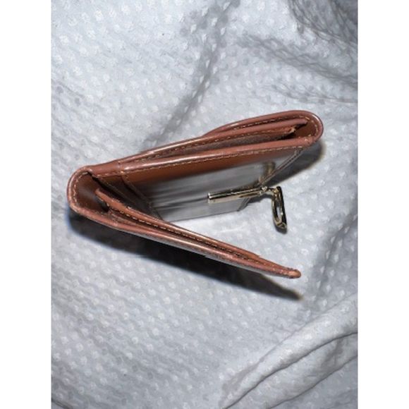 GUC GUCCI Smooth Leather Wallet with G Clasp - Picture 11 of 16